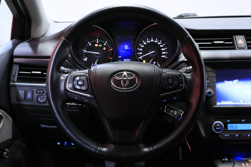 Toyota - Avensis - 2,0 D-4D Active Touring Sports / 2-om Suomi-auto / Webasto / Koukku / Kamera / LED / Vakkari / Navi Toyota - Avensis - 2,0 D-4D Active Touring Sports / 2-om Suomi-auto / Webasto / Koukku / Kamera / LED / Vakkari / Navi - Farmari