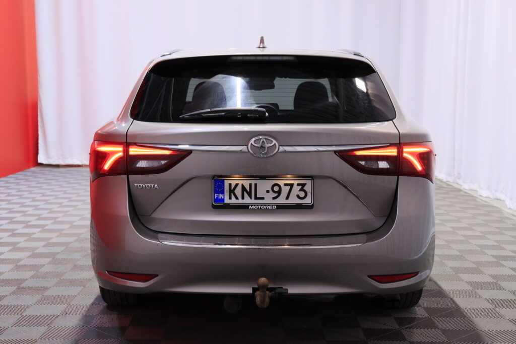 Toyota - Avensis - 2,0 D-4D Active Touring Sports / 2-om Suomi-auto / Webasto / Koukku / Kamera / LED / Vakkari / Navi Toyota - Avensis - 2,0 D-4D Active Touring Sports / 2-om Suomi-auto / Webasto / Koukku / Kamera / LED / Vakkari / Navi - Farmari