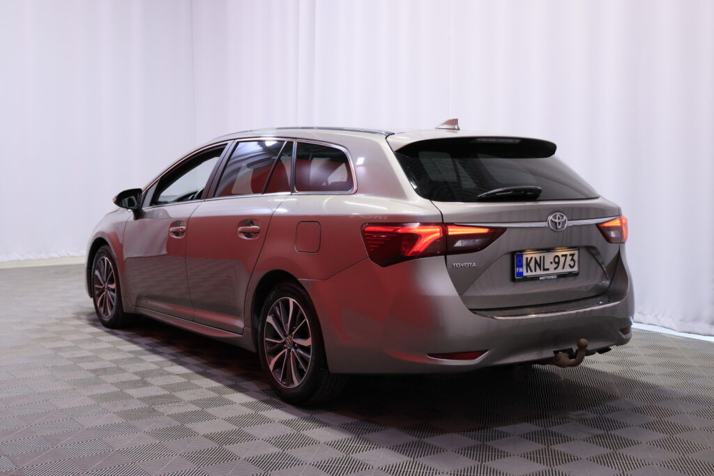 Toyota - Avensis - 2,0 D-4D Active Touring Sports / 2-om Suomi-auto / Webasto / Koukku / Kamera / LED / Vakkari / Navi Toyota - Avensis - 2,0 D-4D Active Touring Sports / 2-om Suomi-auto / Webasto / Koukku / Kamera / LED / Vakkari / Navi - Farmari