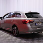 Toyota - Avensis - 2,0 D-4D Active Touring Sports / 2-om Suomi-auto / Webasto / Koukku / Kamera / LED / Vakkari / Navi - Farmari