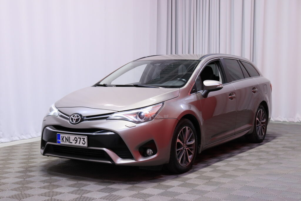 Toyota - Avensis - 2,0 D-4D Active Touring Sports / 2-om Suomi-auto / Webasto / Koukku / Kamera / LED / Vakkari / Navi Toyota - Avensis - 2,0 D-4D Active Touring Sports / 2-om Suomi-auto / Webasto / Koukku / Kamera / LED / Vakkari / Navi - Farmari
