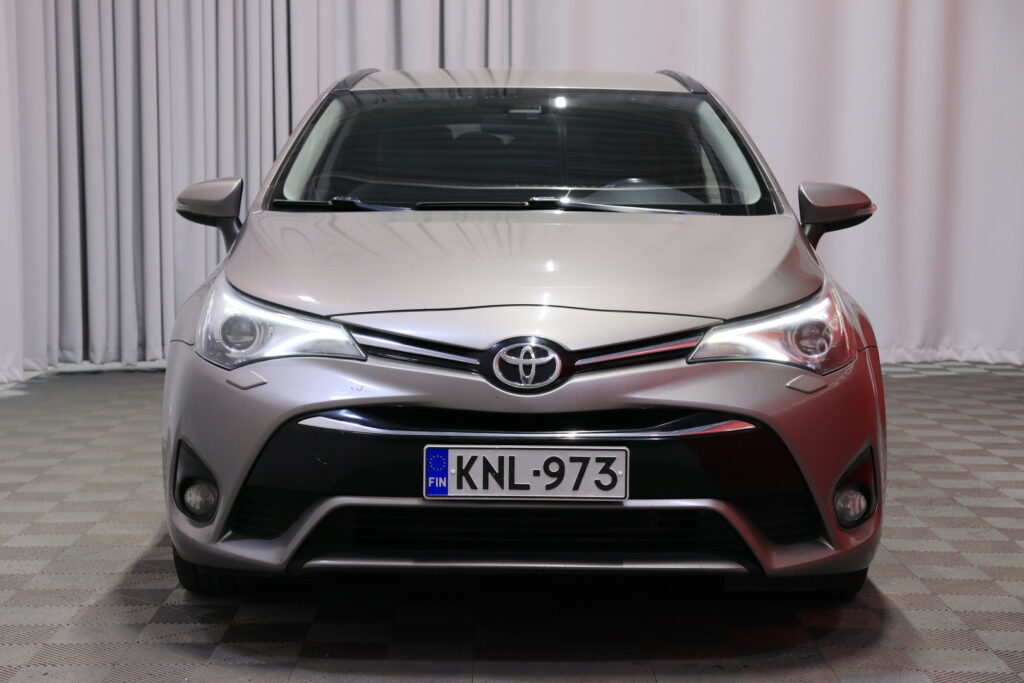 Toyota - Avensis - 2,0 D-4D Active Touring Sports / 2-om Suomi-auto / Webasto / Koukku / Kamera / LED / Vakkari / Navi Toyota - Avensis - 2,0 D-4D Active Touring Sports / 2-om Suomi-auto / Webasto / Koukku / Kamera / LED / Vakkari / Navi - Farmari