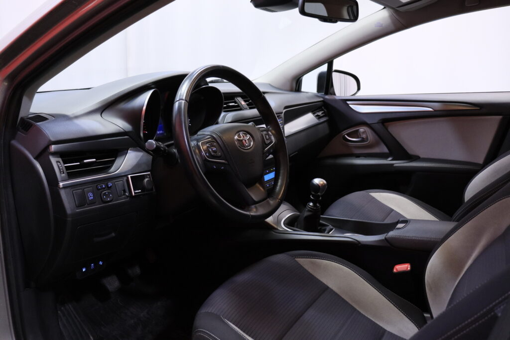 Toyota - Avensis - 2,0 D-4D Active Touring Sports / 2-om Suomi-auto / Webasto / Koukku / Kamera / LED / Vakkari / Navi Toyota - Avensis - 2,0 D-4D Active Touring Sports / 2-om Suomi-auto / Webasto / Koukku / Kamera / LED / Vakkari / Navi - Farmari