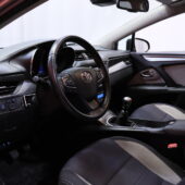 Toyota - Avensis - 2,0 D-4D Active Touring Sports / 2-om Suomi-auto / Webasto / Koukku / Kamera / LED / Vakkari / Navi - Farmari
