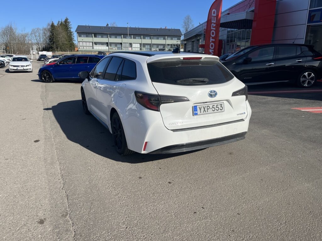 Toyota - Corolla - Touring Sports 1,8 Hybrid Active Edition Toyota - Corolla - Touring Sports 1,8 Hybrid Active Edition - Farmari