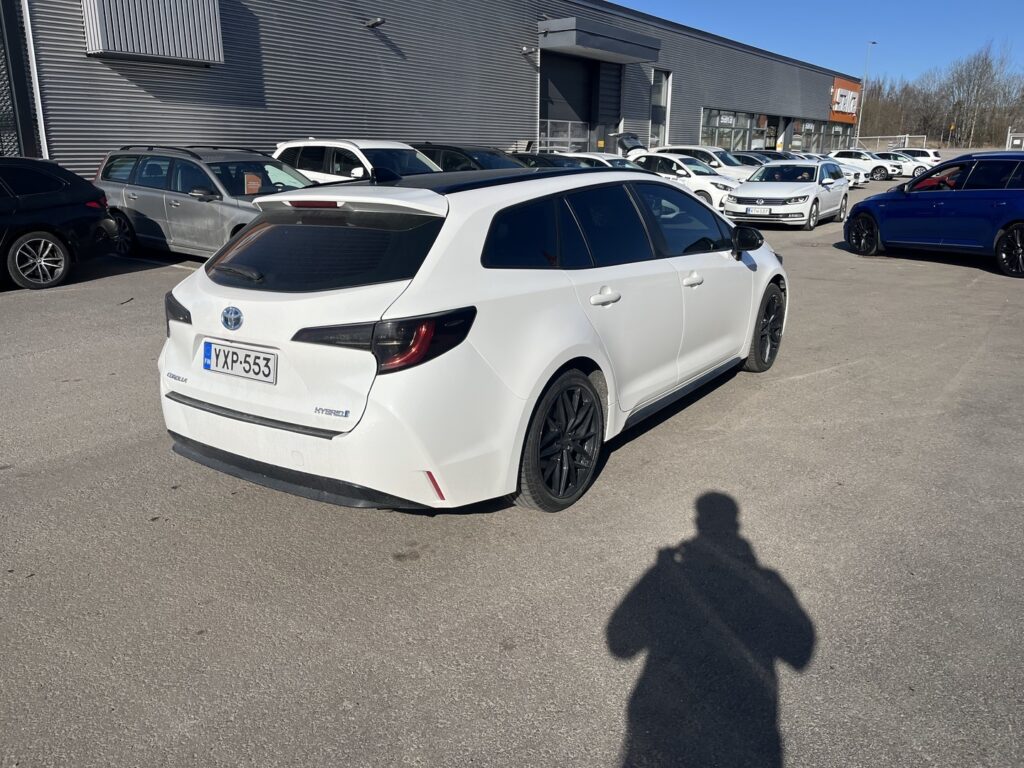 Toyota - Corolla - Touring Sports 1,8 Hybrid Active Edition Toyota - Corolla - Touring Sports 1,8 Hybrid Active Edition - Farmari