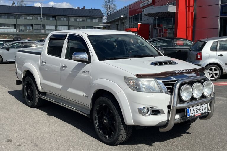 Toyota - Hilux - Double Cab 3,0 D-4D 4WD 171 SR aut. - Avolava