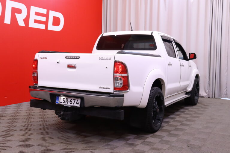 Toyota - Hilux - Double Cab 3,0 D-4D 4WD 171 SR aut. // Mountain Top / Navi / Bluetooth / Peruutuskamera / Sport-istuimet edessä // - Avolava