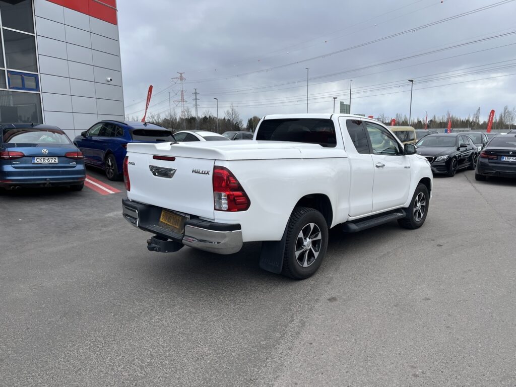 Toyota - Hilux - Extra Cab 2,4 D-4D 150 4WD Active Toyota - Hilux - Extra Cab 2,4 D-4D 150 4WD Active - Avolava