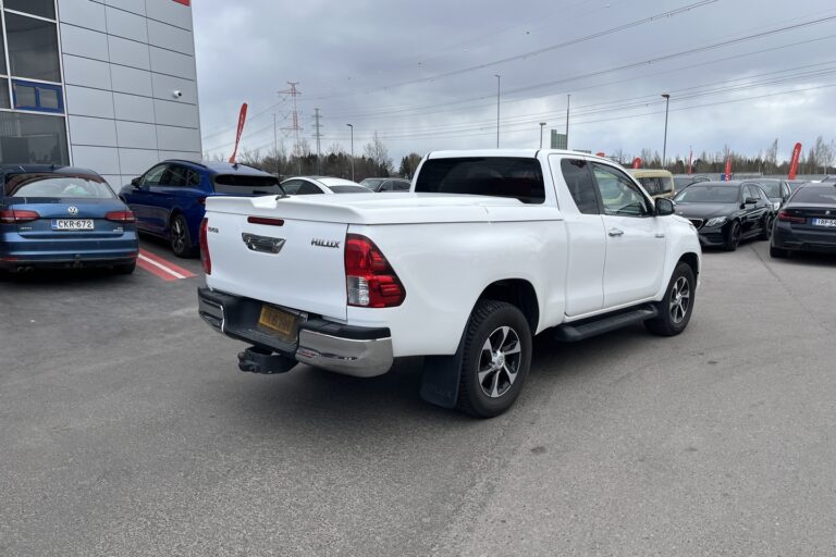 Toyota - Hilux - Extra Cab 2,4 D-4D 150 4WD Active - Avolava