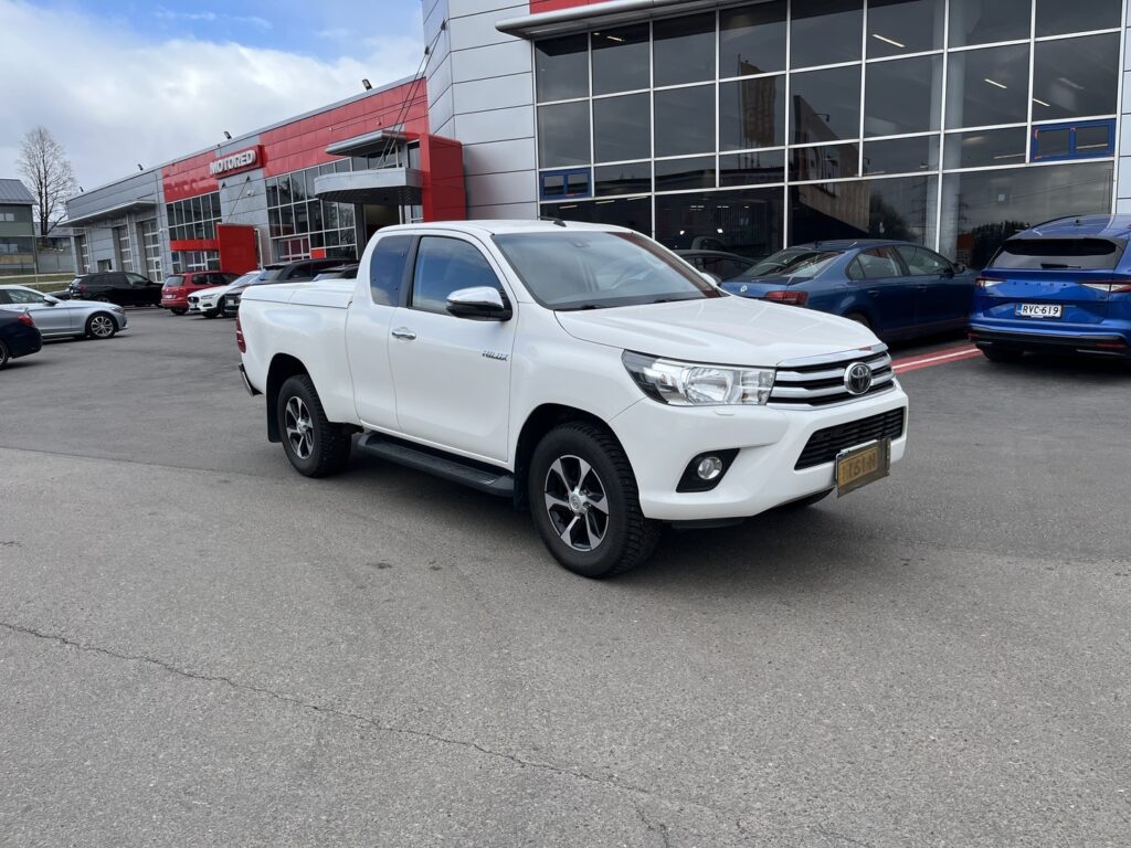 Toyota - Hilux - Extra Cab 2,4 D-4D 150 4WD Active - Avolava