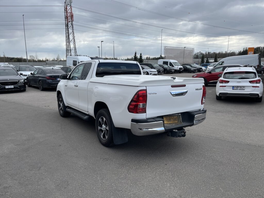 Toyota - Hilux - Extra Cab 2,4 D-4D 150 4WD Active Toyota - Hilux - Extra Cab 2,4 D-4D 150 4WD Active - Avolava