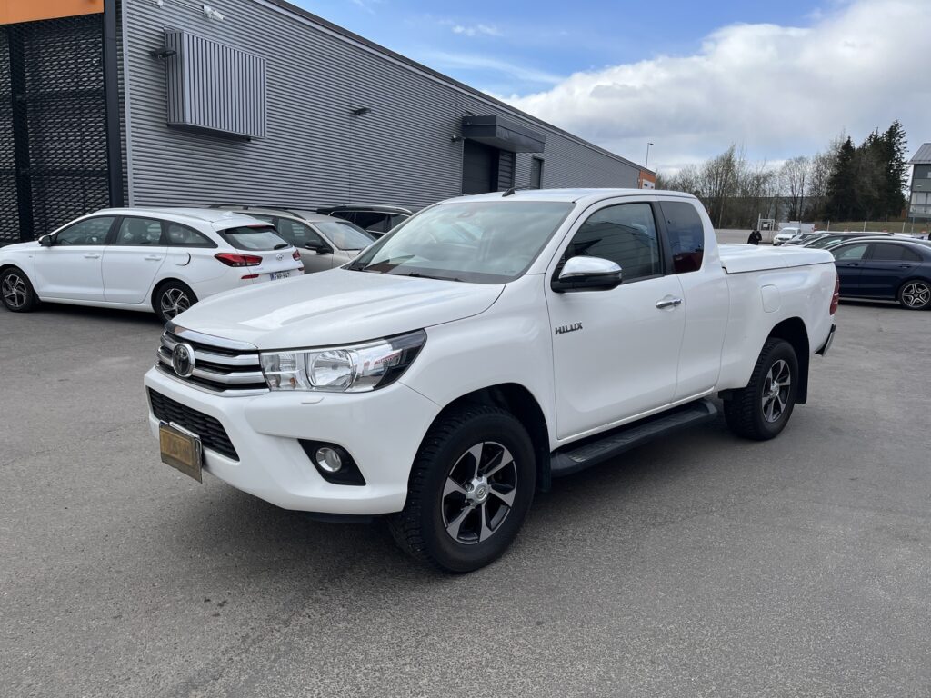 Toyota - Hilux - Extra Cab 2,4 D-4D 150 4WD Active Toyota - Hilux - Extra Cab 2,4 D-4D 150 4WD Active - Avolava