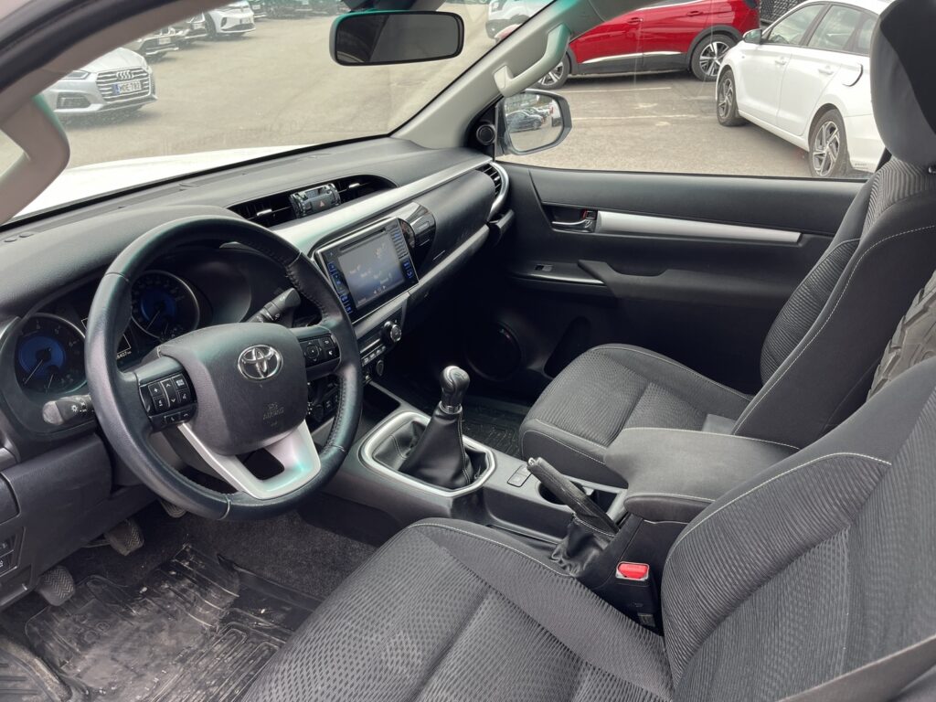 Toyota - Hilux - Extra Cab 2,4 D-4D 150 4WD Active Toyota - Hilux - Extra Cab 2,4 D-4D 150 4WD Active - Avolava