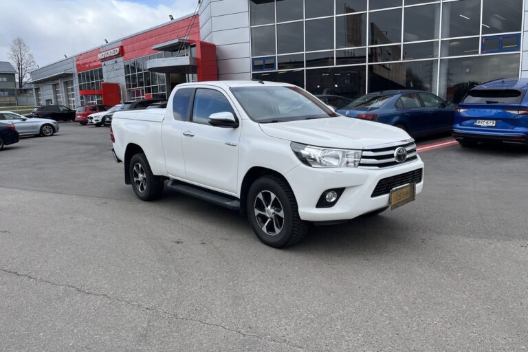 Toyota - Hilux - Extra Cab 2,4 D-4D 150 4WD Active - Avolava