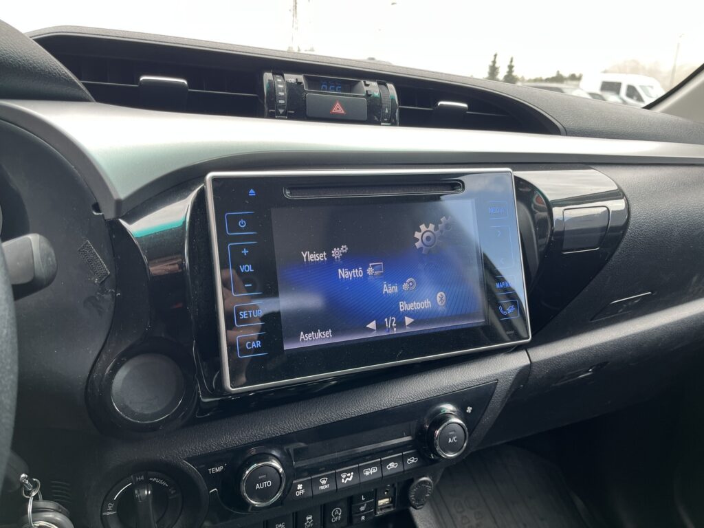 Toyota - Hilux - Extra Cab 2,4 D-4D 150 4WD Active Toyota - Hilux - Extra Cab 2,4 D-4D 150 4WD Active - Avolava