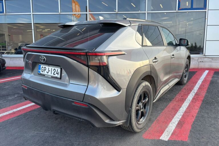 Toyota - bZ4X - Launch Edition / 1-Om Suomi-Auto / Merkkihuollettu / ACC / Kamera / - Maastoauto