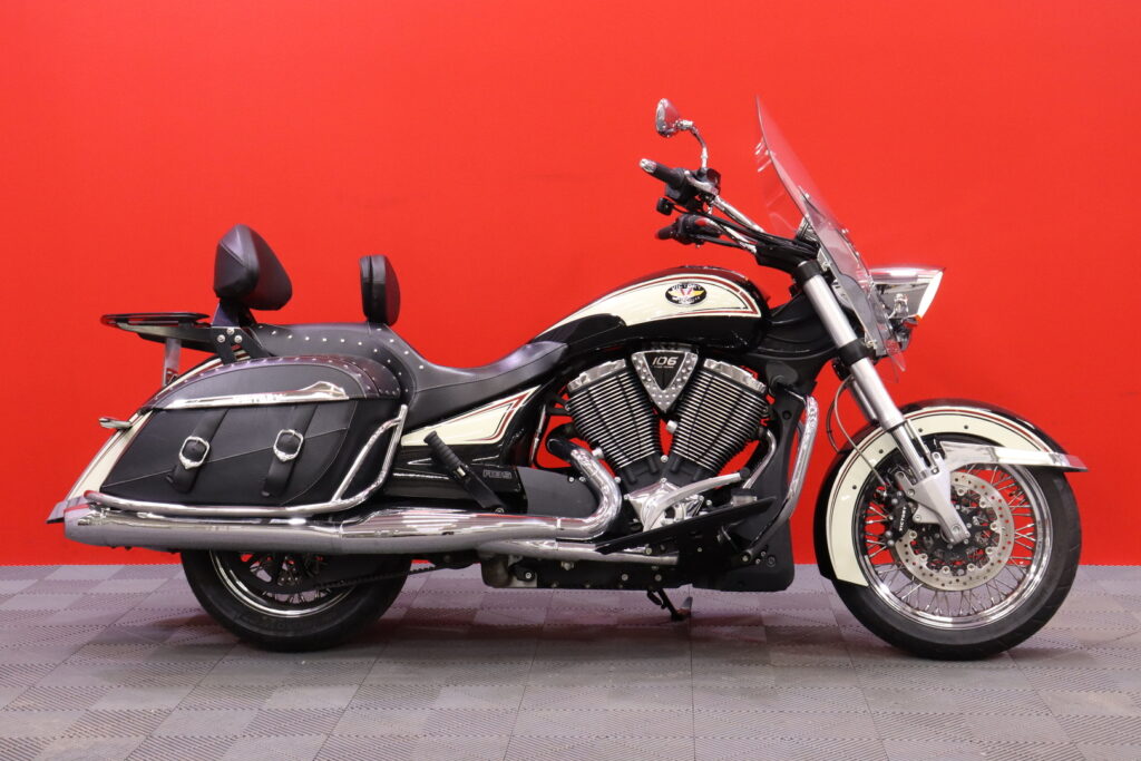 VICTORY - CROSS - Roads Classic LE Limited Edition // Huoltokirja / Vakionopeudensäädin / Limited Edition Erikoisväri // VICTORY - CROSS - Roads Classic LE Limited Edition // Huoltokirja / Vakionopeudensäädin / Limited Edition Erikoisväri // - Moottoripyörä