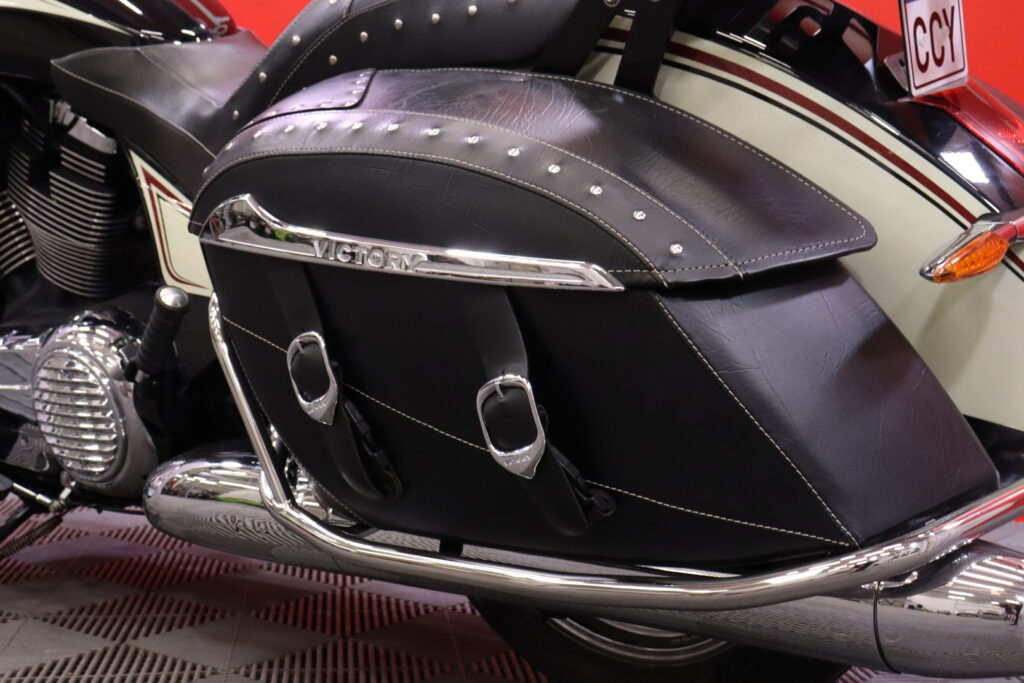 VICTORY - CROSS - Roads Classic LE Limited Edition // Huoltokirja / Vakionopeudensäädin / Limited Edition Erikoisväri // VICTORY - CROSS - Roads Classic LE Limited Edition // Huoltokirja / Vakionopeudensäädin / Limited Edition Erikoisväri // - Moottoripyörä