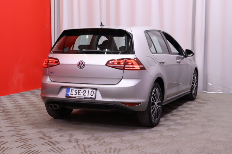 Volkswagen - Golf - GTE Plug-In Hybrid 150 kW (204 hv) DSG-automaatti // Navi / Tutkat / LED / Vakionopeudensäädin / P. tutkat // - Farmari