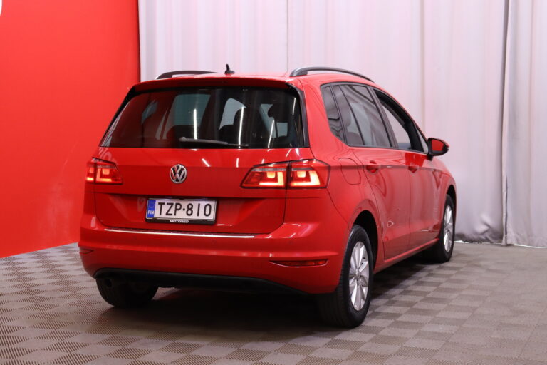 Volkswagen - Golf Sportsvan - Comfortline 1,6 TDI 81 kW (110 hv) BlueMotion Technology DSG-automaatti // Webasto / Vetokoukku / Navi / Xenon // - Tila-auto