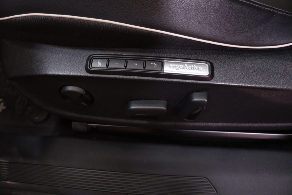 Volkswagen - ID.4 - Pro Performance Max 150kW, akku 77 kWh // 1.om Suomi-auto / ACC / Matrix / Panorama / Muistipenkit / Topsport / HUD Volkswagen - ID.4 - Pro Performance Max 150kW, akku 77 kWh // 1.om Suomi-auto / ACC / Matrix / Panorama / Muistipenkit / Topsport / HUD - Maastoauto