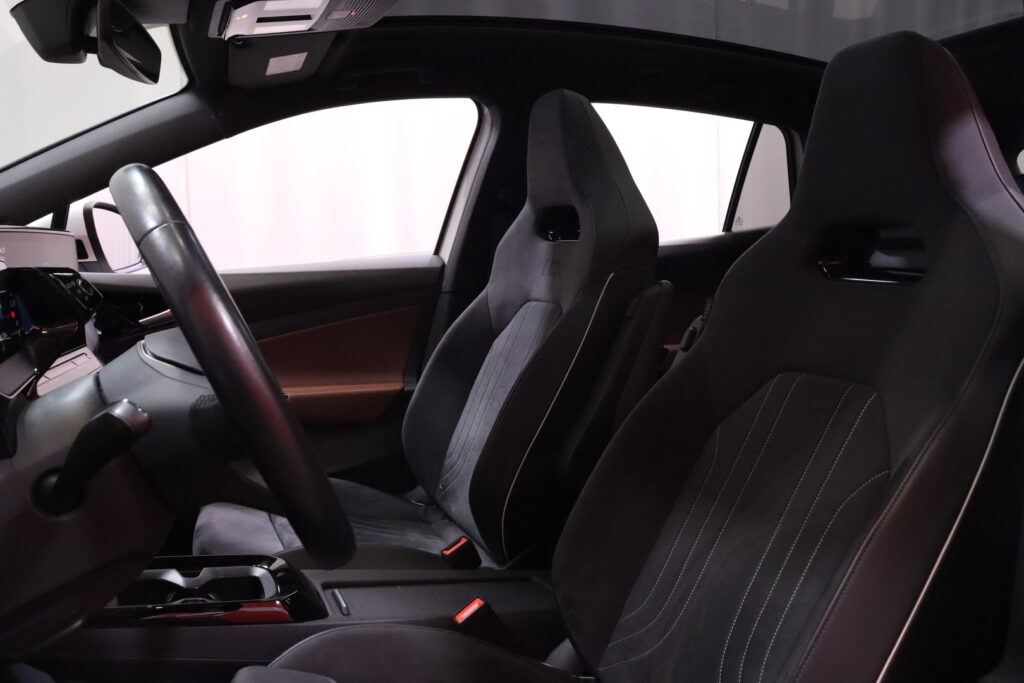 Volkswagen - ID.4 - Pro Performance Max 150kW, akku 77 kWh // 1.om Suomi-auto / ACC / Matrix / Panorama / Muistipenkit / Topsport / HUD Volkswagen - ID.4 - Pro Performance Max 150kW, akku 77 kWh // 1.om Suomi-auto / ACC / Matrix / Panorama / Muistipenkit / Topsport / HUD - Maastoauto