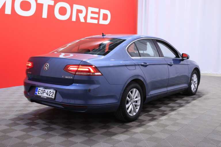 Volkswagen - Passat - Sedan Comfortline 1,6 TDI 88 kW (120 hv) // Myydään Huutokaupat.com - Sedan