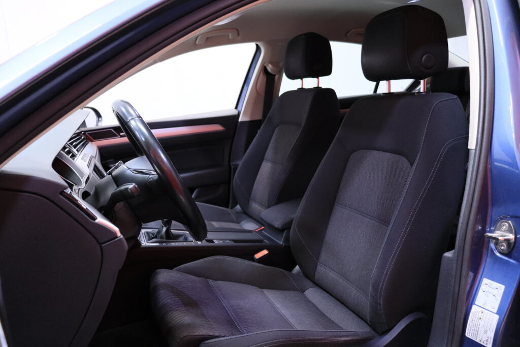 Volkswagen - Passat - Sedan Comfortline 1,6 TDI 88 kW (120 hv) // Myydään Huutokaupat.com Volkswagen - Passat - Sedan Comfortline 1,6 TDI 88 kW (120 hv) // Myydään Huutokaupat.com - Sedan