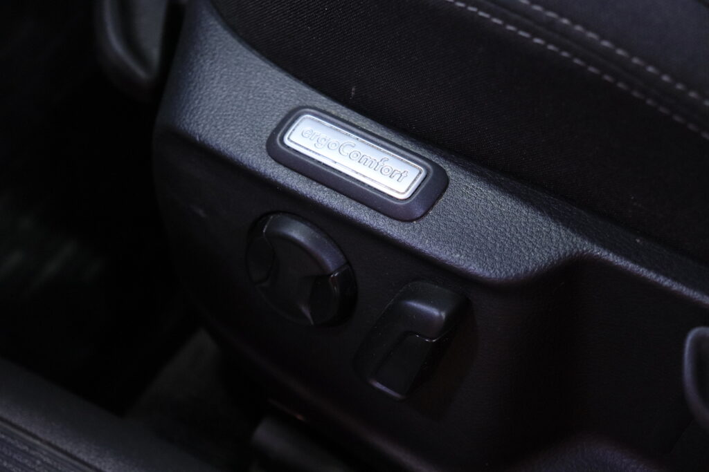 Volkswagen - Passat - Sedan Comfortline 1,6 TDI 88 kW (120 hv) // Myydään Huutokaupat.com Volkswagen - Passat - Sedan Comfortline 1,6 TDI 88 kW (120 hv) // Myydään Huutokaupat.com - Sedan