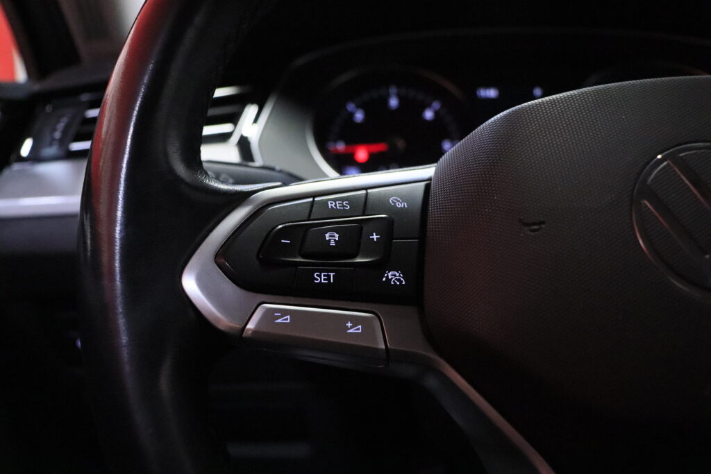 Volkswagen - Passat - Variant Style Business 2,0 TDI EVO SCR 110 kW DSG-automaatti / 1.Om Suomi-auto / Webasto / Jakopää tehty! / ACC / Vetokoukku / Volkswagen - Passat - Variant Style Business 2,0 TDI EVO SCR 110 kW DSG-automaatti / 1.Om Suomi-auto / Webasto / Jakopää tehty! / ACC / Vetokoukku / - Farmari