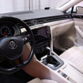 Volkswagen - Passat - Variant Highline 1,6 TDI 88KW (120HV) DSG-automaatti // ACC / Webasto / Koukku / Panoraama / LED / AppleCarPlay // - Farmari