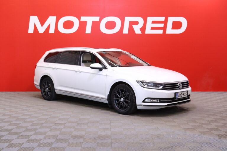 Volkswagen - Passat - Variant Highline 1,6 TDI 88KW (120HV) DSG-automaatti // ACC / Webasto / Koukku / Panoraama / LED / AppleCarPlay // - Farmari