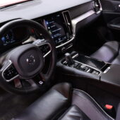 Volvo - S60 - T8 TwE AWD Business R-Design aut // HUD / Harman/Kardon / 360º / Carplay / LED / Blis / Navi / Webasto / koukku // - Sedan