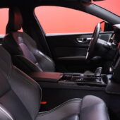 Volvo - S60 - T8 TwE AWD Business R-Design aut // HUD / Harman/Kardon / 360º / Carplay / LED / Blis / Navi / Webasto / koukku // - Sedan