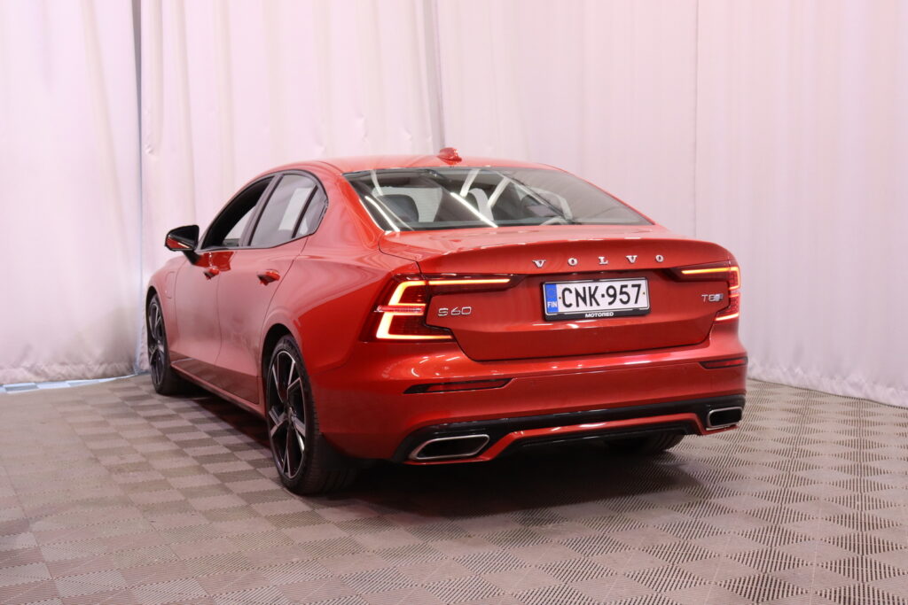 Volvo - S60 - T8 TwE AWD Business R-Design aut // HUD / Harman/Kardon / 360º / Carplay / LED / Blis / Navi / Webasto / koukku // Volvo - S60 - T8 TwE AWD Business R-Design aut // HUD / Harman/Kardon / 360º / Carplay / LED / Blis / Navi / Webasto / koukku // - Sedan