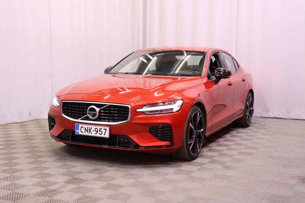 Volvo - S60 - T8 TwE AWD Business R-Design aut // HUD / Harman/Kardon / 360º / Carplay / LED / Blis / Navi / Webasto / koukku // Volvo - S60 - T8 TwE AWD Business R-Design aut // HUD / Harman/Kardon / 360º / Carplay / LED / Blis / Navi / Webasto / koukku // - Sedan