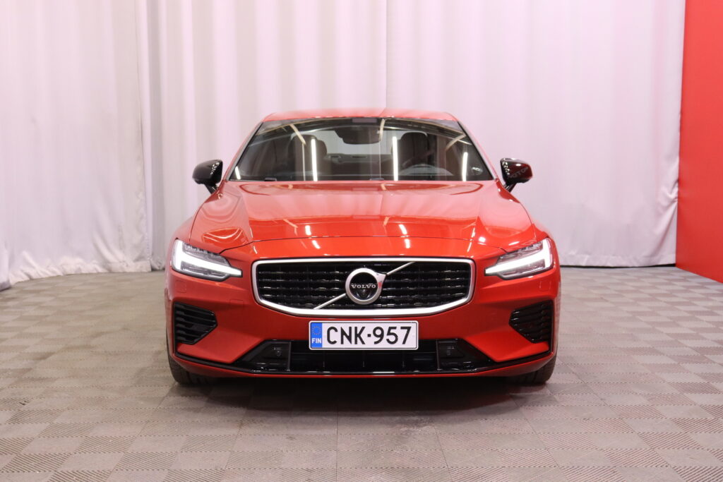 Volvo - S60 - T8 TwE AWD Business R-Design aut // HUD / Harman/Kardon / 360º / Carplay / LED / Blis / Navi / Webasto / koukku // Volvo - S60 - T8 TwE AWD Business R-Design aut // HUD / Harman/Kardon / 360º / Carplay / LED / Blis / Navi / Webasto / koukku // - Sedan