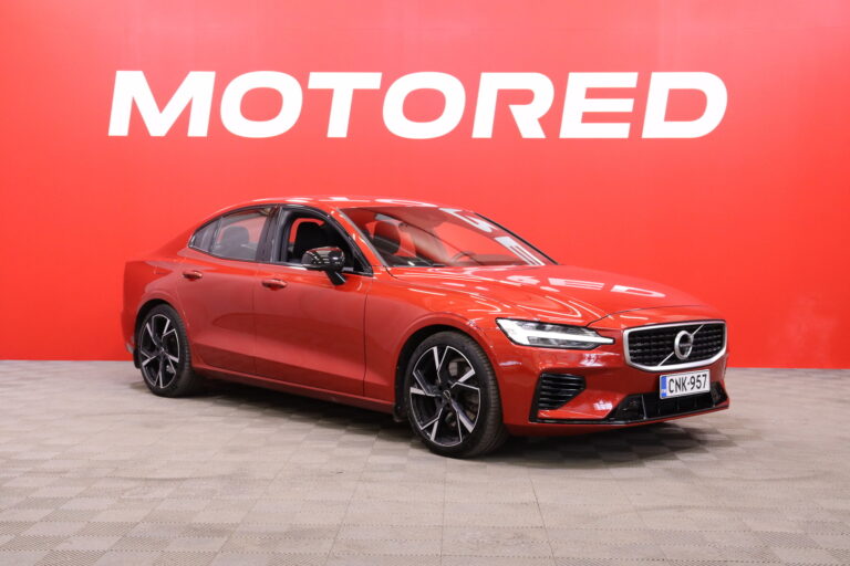 Volvo - S60 - T8 TwE AWD Business R-Design aut // HUD / Harman/Kardon / 360º / Carplay / LED / Blis / Navi / Webasto / koukku // - Sedan