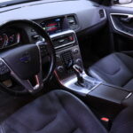 Volvo - V60 - D4 AWD Momentum aut // Adapt. vakkari / Webasto / VOC / Ratin lämmitys / Navi / Bluetooth / Digimittaristo // - Farmari
