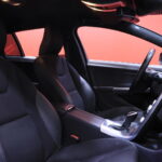 Volvo - V60 - D4 AWD Momentum aut // Adapt. vakkari / Webasto / VOC / Ratin lämmitys / Navi / Bluetooth / Digimittaristo // - Farmari