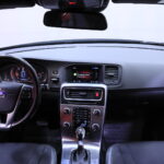 Volvo - V60 - D4 AWD Momentum aut // Adapt. vakkari / Webasto / VOC / Ratin lämmitys / Navi / Bluetooth / Digimittaristo // - Farmari