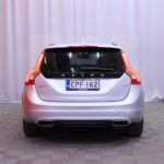 Volvo - V60 - D4 AWD Momentum aut // Adapt. vakkari / Webasto / VOC / Ratin lämmitys / Navi / Bluetooth / Digimittaristo // - Farmari