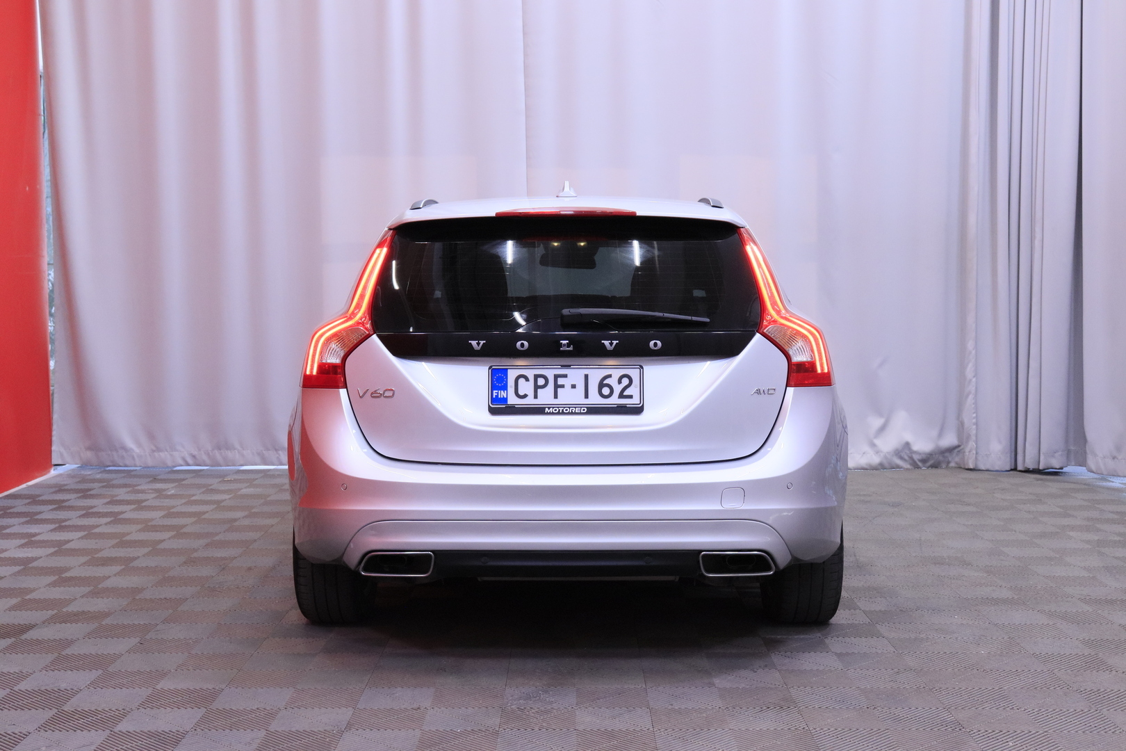 Volvo - V60 - D4 AWD Momentum aut // Adapt. vakkari / Webasto / VOC / Ratin lämmitys / Navi / Bluetooth / Digimittaristo // - Farmari