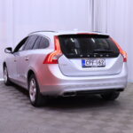 Volvo - V60 - D4 AWD Momentum aut // Adapt. vakkari / Webasto / VOC / Ratin lämmitys / Navi / Bluetooth / Digimittaristo // - Farmari