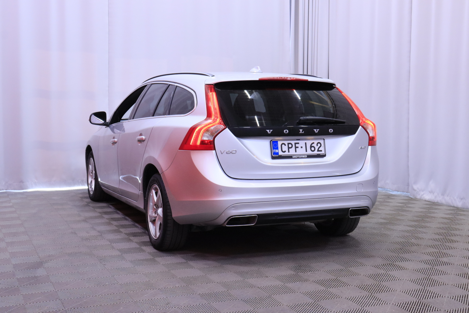Volvo - V60 - D4 AWD Momentum aut // Adapt. vakkari / Webasto / VOC / Ratin lämmitys / Navi / Bluetooth / Digimittaristo // - Farmari