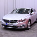 Volvo - V60 - D4 AWD Momentum aut // Adapt. vakkari / Webasto / VOC / Ratin lämmitys / Navi / Bluetooth / Digimittaristo // - Farmari