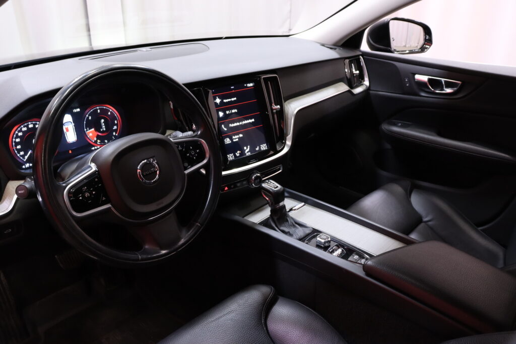 Volvo - V60 - D4 AWD Business Inscription aut // Suomi-auto / Webasto / Koukku / Pilot assist / VOC / AppleCarPlay / Muistipenkki // Volvo - V60 - D4 AWD Business Inscription aut // Suomi-auto / Webasto / Koukku / Pilot assist / VOC / AppleCarPlay / Muistipenkki // - Farmari
