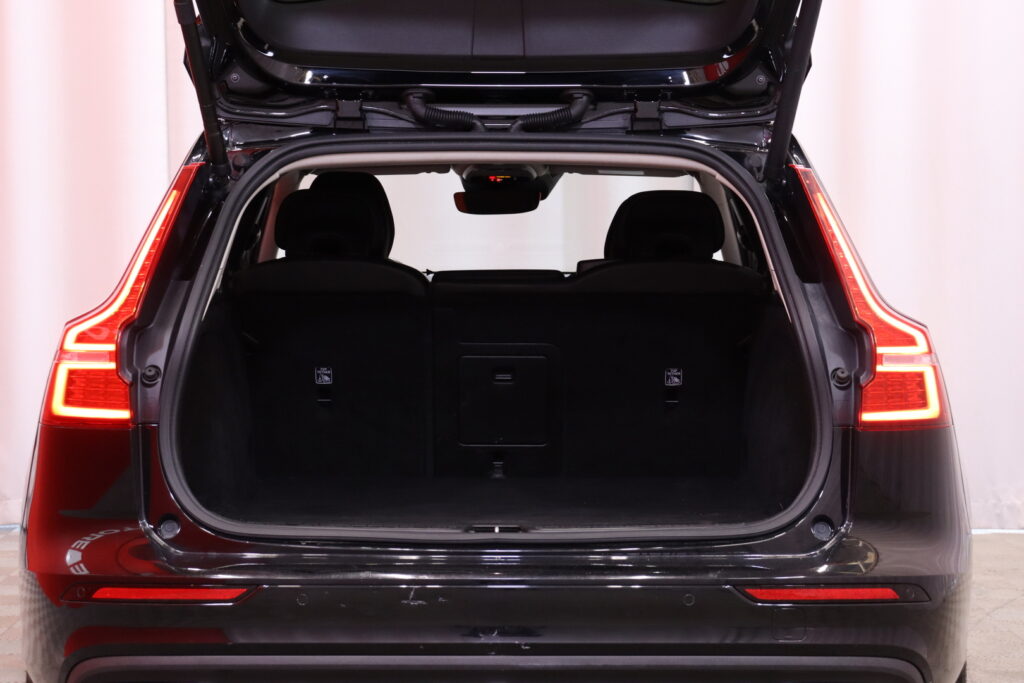 tuotekuva-Volvo-V60-CPX-484-2026-04-13-152603-26 tuotekuva-Volvo-V60-CPX-484-2026-04-13-152603-26