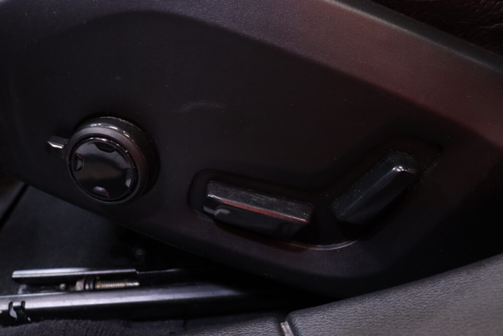 Volvo - V60 - D4 AWD Business Inscription aut // Suomi-auto / Webasto / Koukku / Pilot assist / VOC / AppleCarPlay / Muistipenkki // Volvo - V60 - D4 AWD Business Inscription aut // Suomi-auto / Webasto / Koukku / Pilot assist / VOC / AppleCarPlay / Muistipenkki // - Farmari